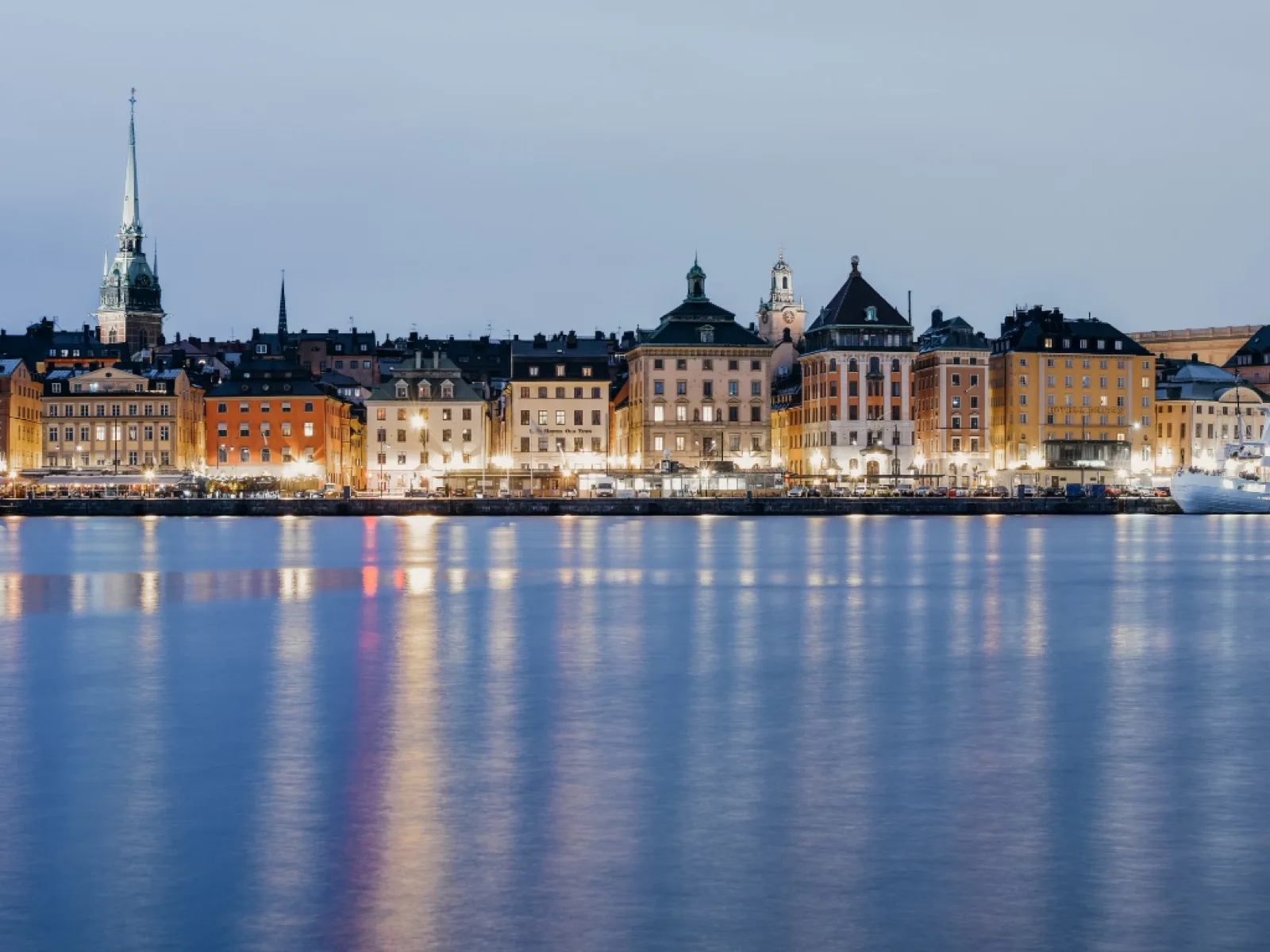 Bygninger langs havnen